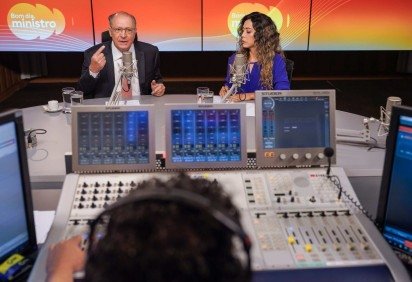 A meta do governo é permitir que as novas regras entrem em vigor já a partir do segundo semestre, afirmou o ministro em entrevista ao programa 