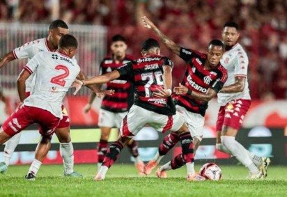 Aoesar de todo esforço, sub-20 do Flamengo perde para o Bangu -  (crédito: Foto: Gilvan de Souza)