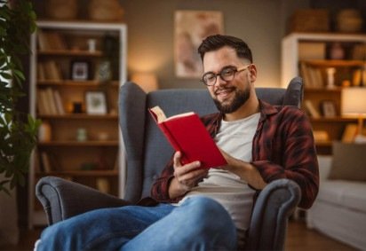 Ler é uma forma de compreender melhor o mundo atual e refletir sobre os desafios sociais (Imagem: Miljan Zivkovic | Shutterstock)
 -  (crédito: EdiCase) -Ler é uma forma de compreender melhor o mundo atual e refletir sobre os desafios sociais (Imagem: Miljan Zivkovic | Shutterstock)
 -  (crédito: EdiCase)