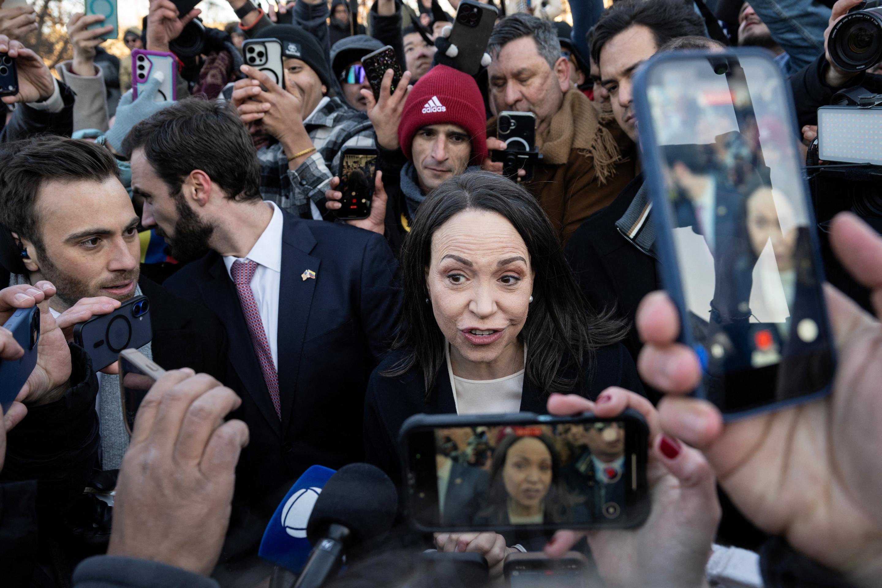 Trump trata María Corina Machado como visitante em segundo plano 