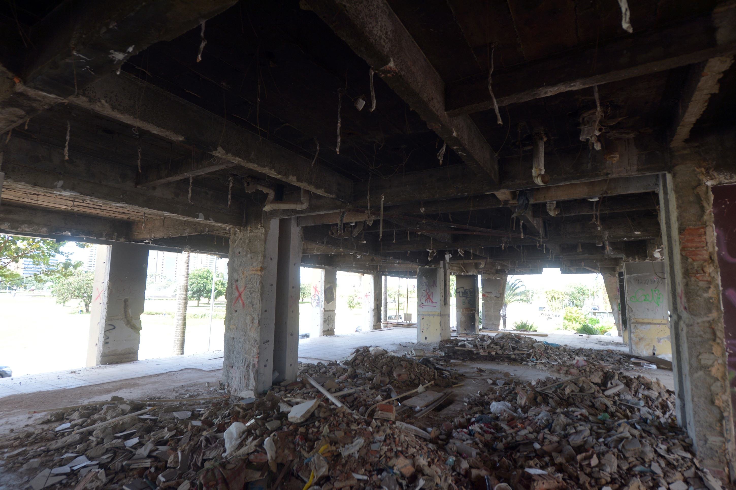 Torre Palace ser&aacute; implodido em 25 de janeiro