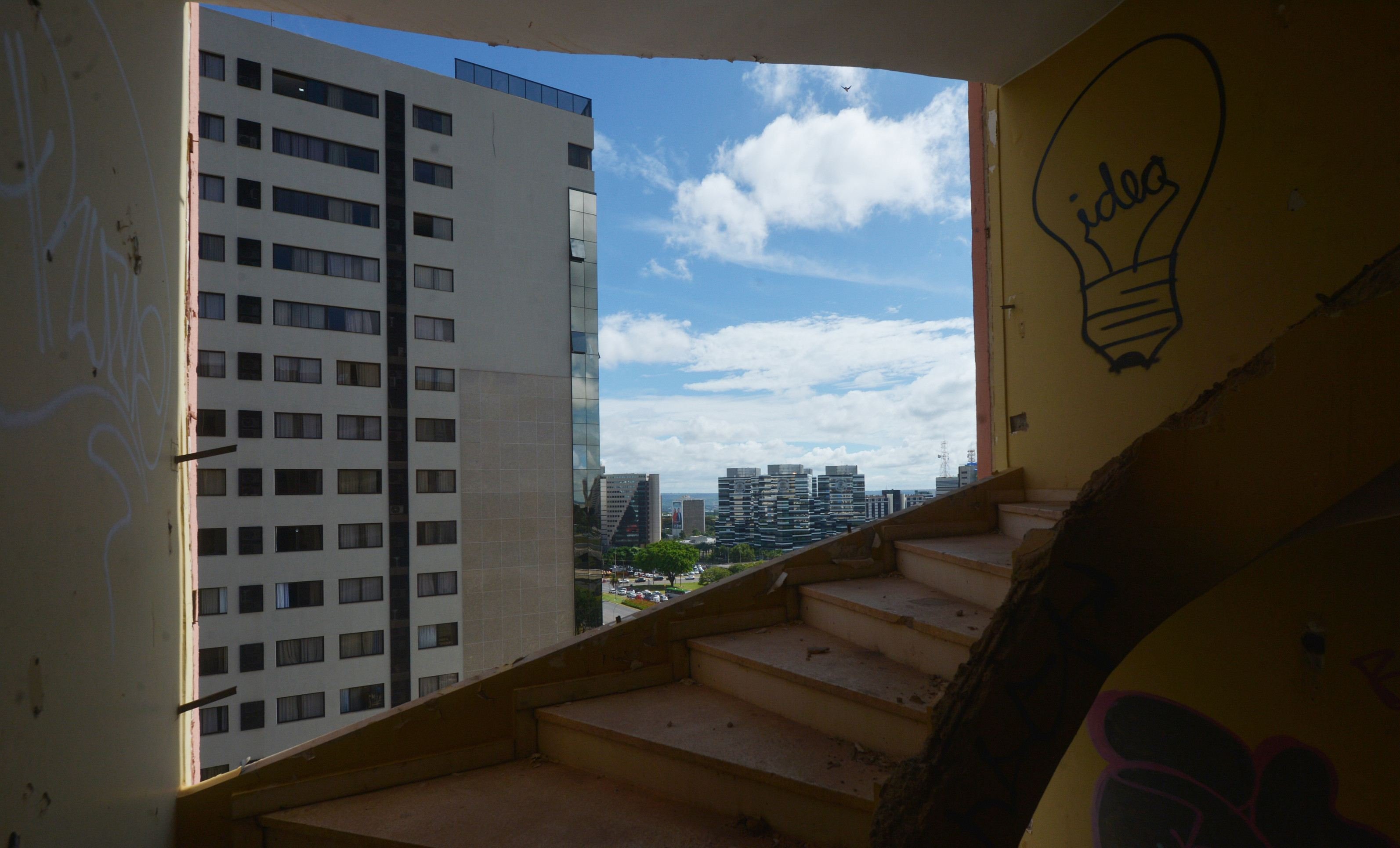 Torre Palace ser&aacute; implodido em 25 de janeiro
