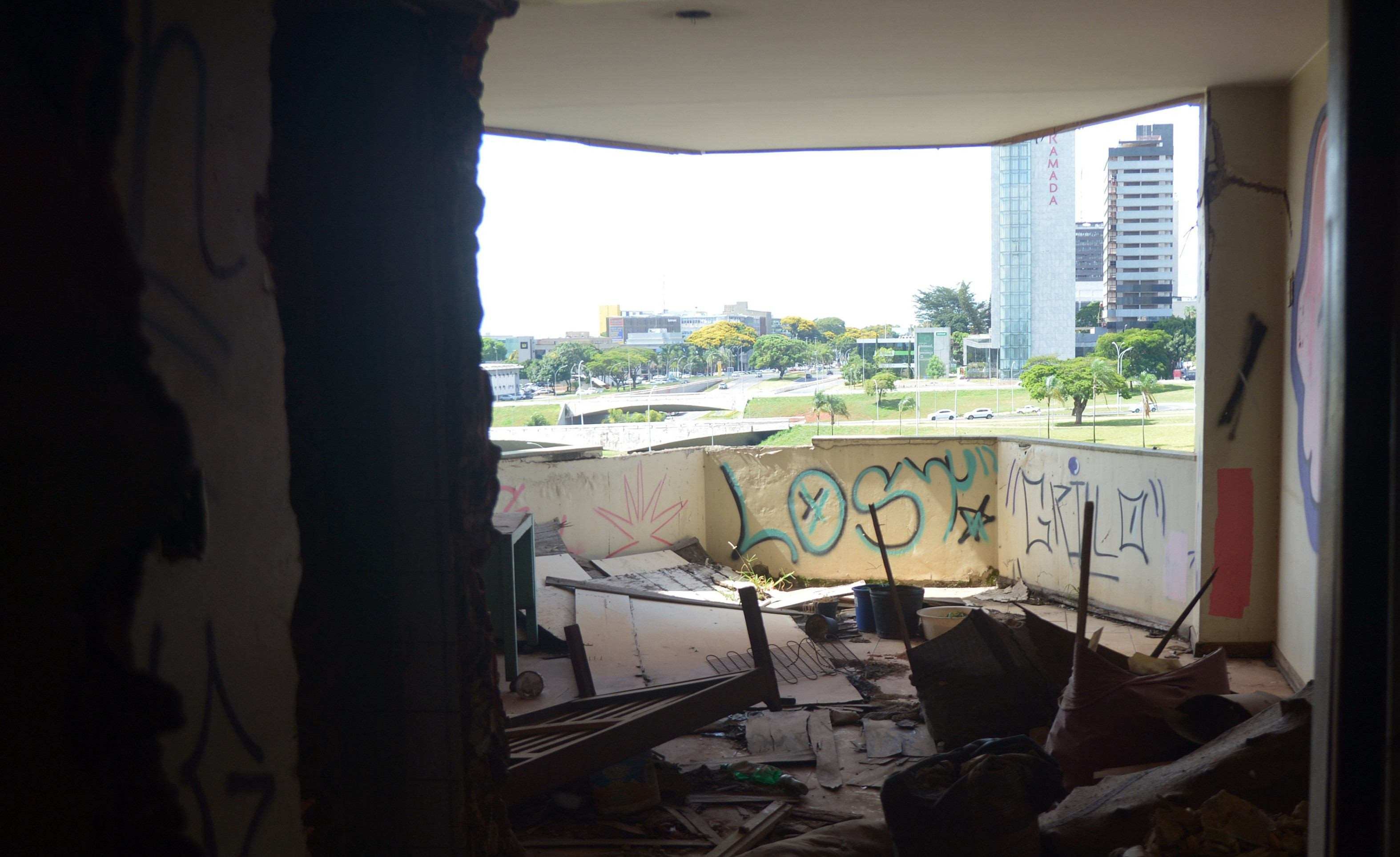 Torre Palace ser&aacute; implodido em 25 de janeiro