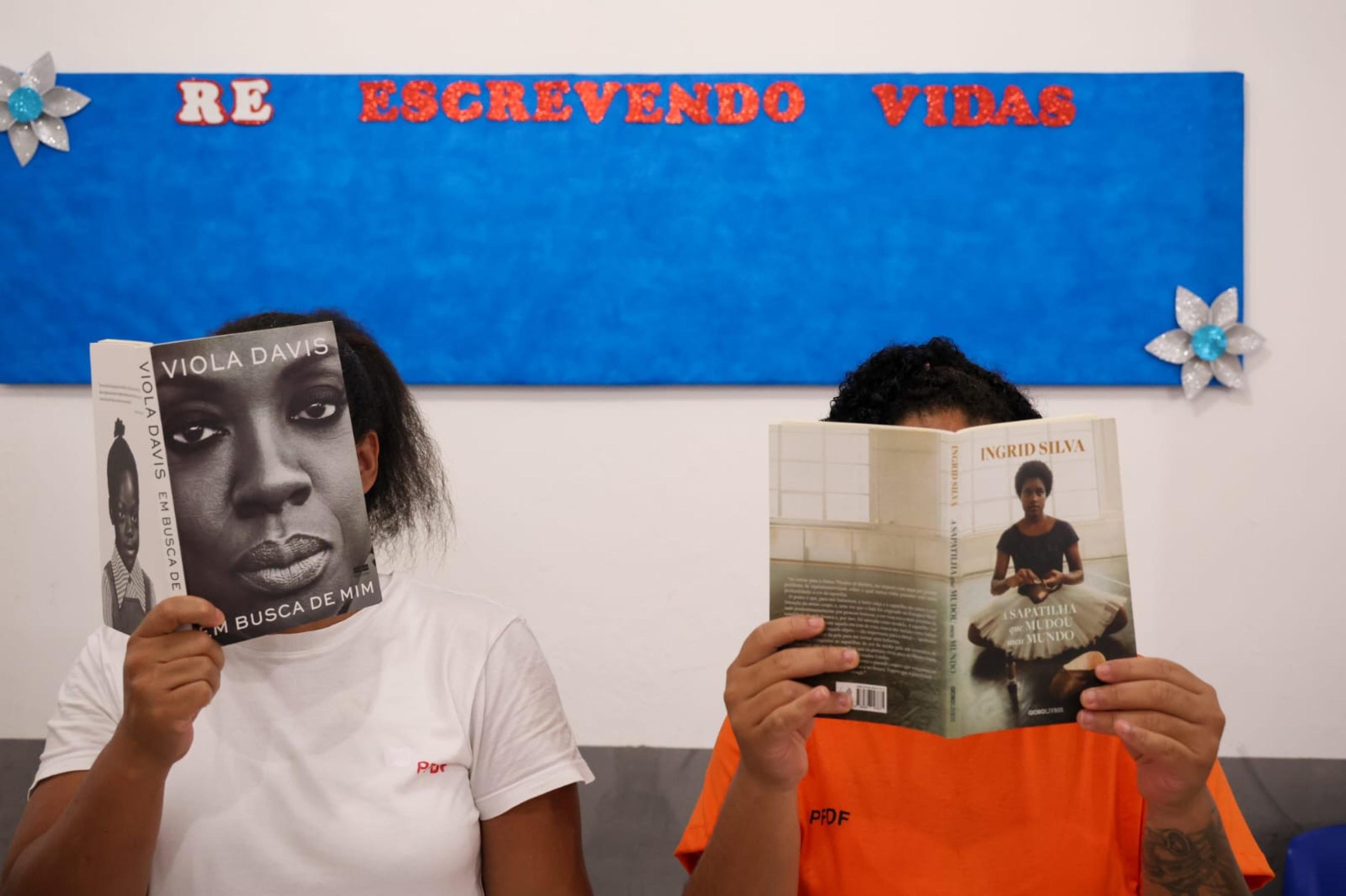 As oficinas foram estruturadas a partir de uma metodologia de produ&ccedil;&atilde;o textual inspirada em obras autobiogr&aacute;ficas