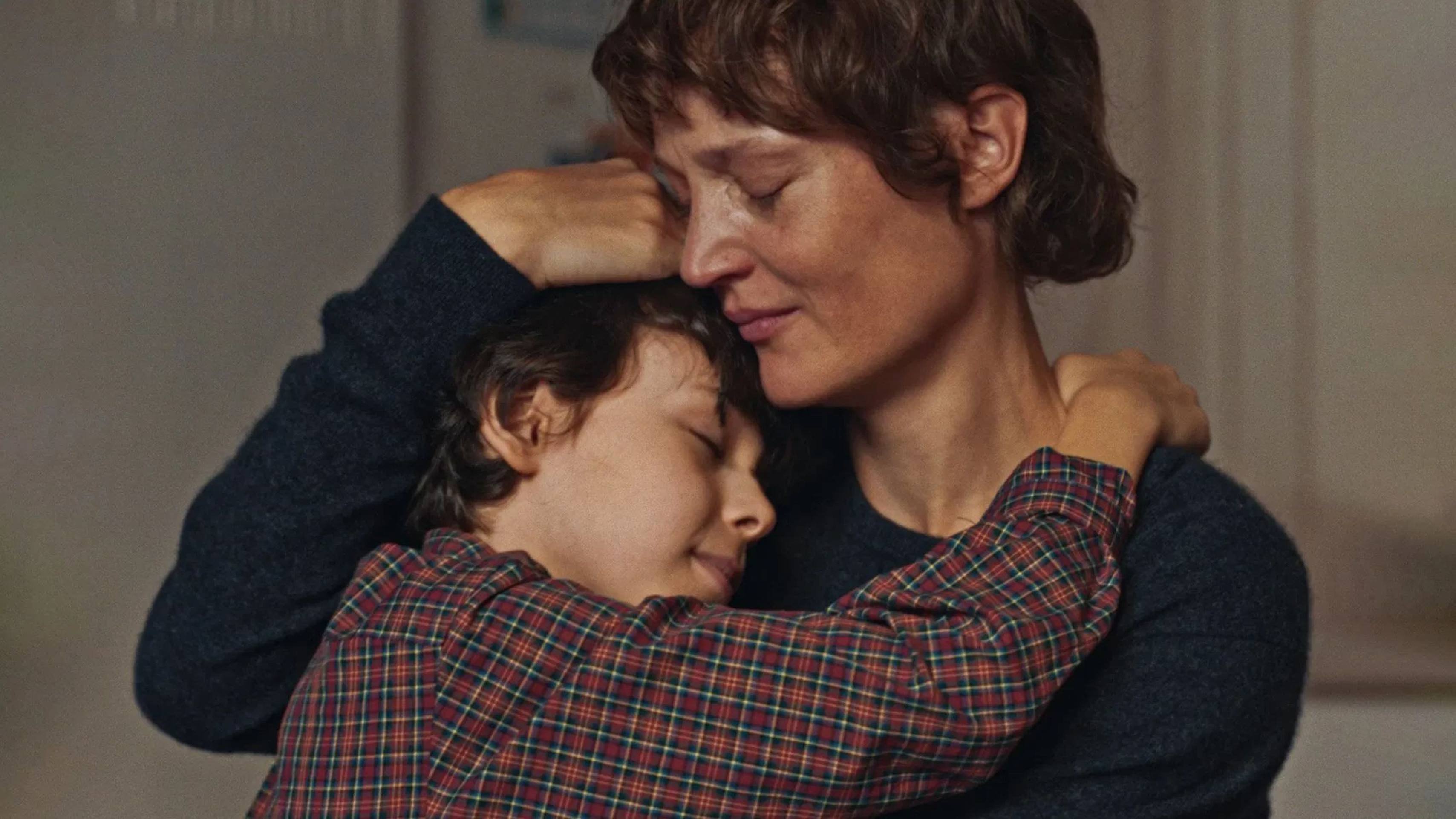 Bom te ver vivo: a difícil arte de ver o filho, num drama com Vicky Krieps