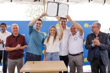 GDF assina decreto que atualiza regras do transporte escolar -  (crédito: Tony Oliveira/Ag&ecirc;ncia Brasilia)