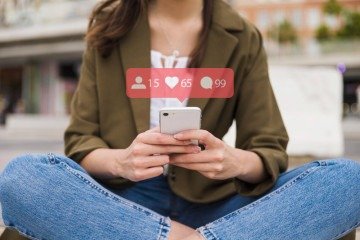 As métricas de visualização das redes sociais impulsionam a comparação e baixa autoestima - (crédito: Reprodução/Freepik) As métricas de visualização das redes sociais impulsionam a comparação e baixa autoestima - (crédito: Reprodução/Freepik)