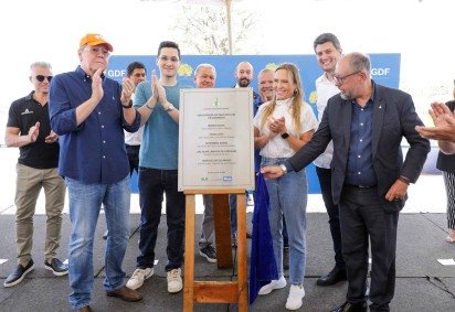 GDF entrega segundo papa-entulho em Samambaia -  (crédito: Tony Oliveira/Agência Brasília) -GDF entrega segundo papa-entulho em Samambaia -  (crédito: Tony Oliveira/Agência Brasília)