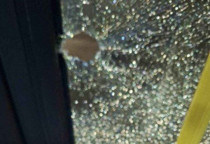 Ônibus foram depredados com pedras enquanto estavam em movimento
 -  (crédito: Divulgação/Urbi) -Ônibus foram depredados com pedras enquanto estavam em movimento
 -  (crédito: Divulgação/Urbi)