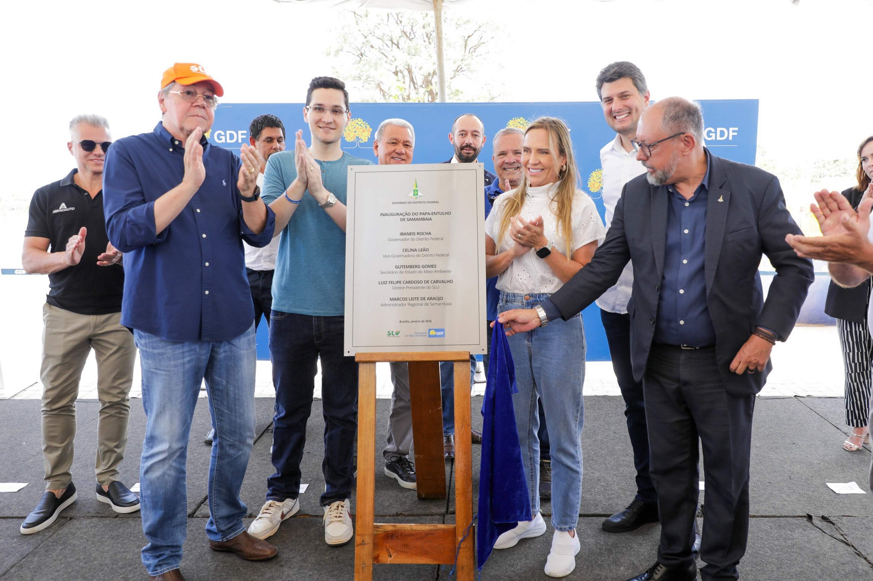 Samambaia recebe papa-entulho para combater descarte irregular de lixo