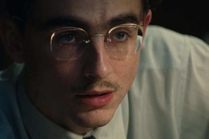 Atuação brilhante e perturbadora no papel de um jogador de tênis de mesa 