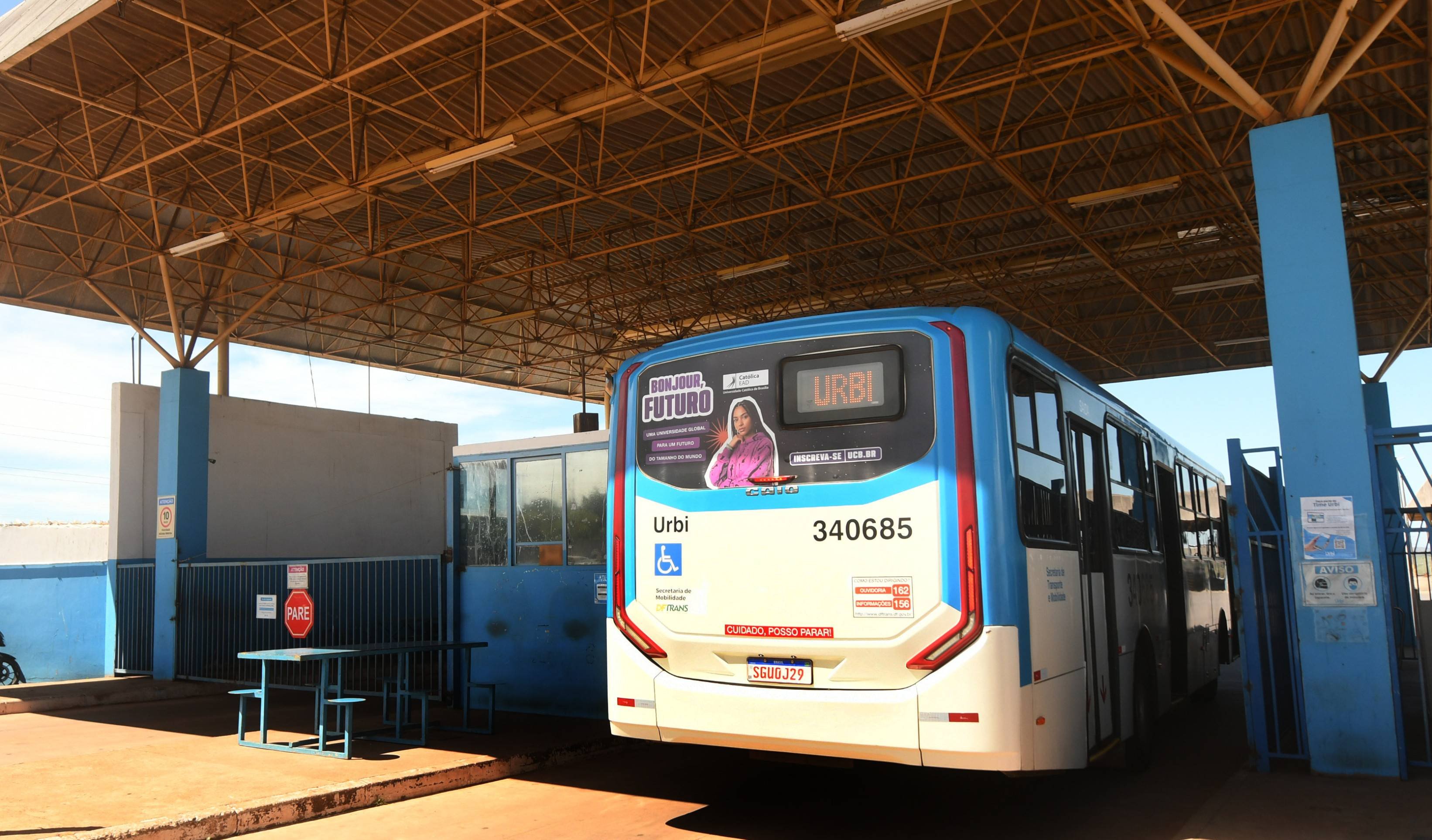  Ao menos 57 &ocirc;nibus foram alvo dos ataques e muitos tiveram de voltar &agrave; garagem da empresa Urbi para troca de vidros