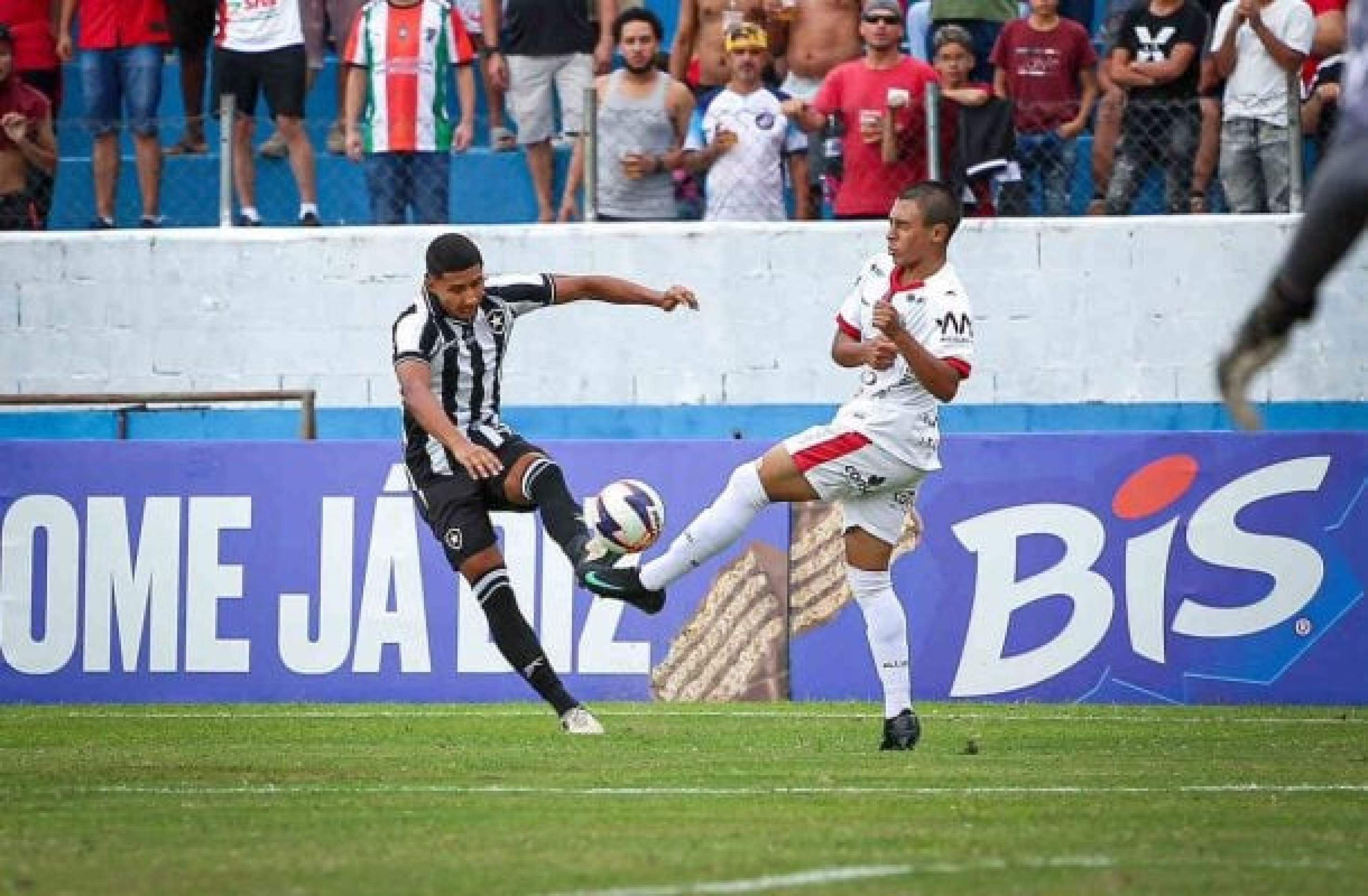 É o Bairro! Botafogo dá mais um passo rumo a título inédito -  (crédito: Foto: Henrique Lima/Botafogo)