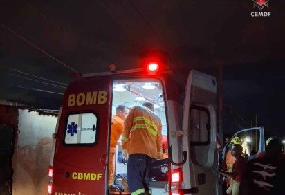 Homem morre após ser atingido por descarga elétrica na Estrutural -  (crédito: CBMDF) -Homem morre após ser atingido por descarga elétrica na Estrutural -  (crédito: CBMDF)