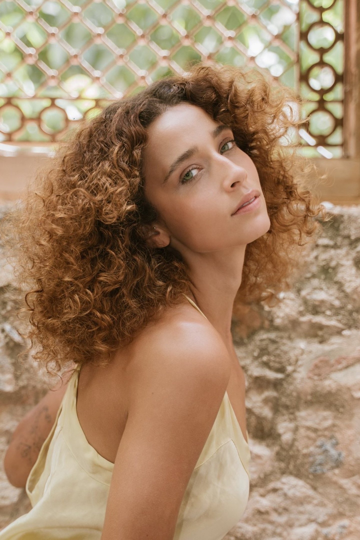 Let&iacute;cia Laranja, atriz e cantora