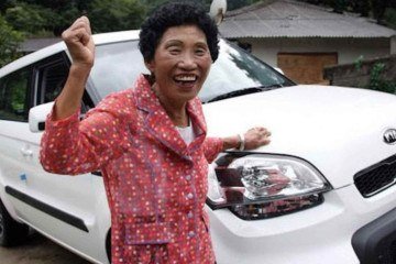 Idosa levou 961 tentativas para passar em exame teórico e outras 10 para ser aprovada nas provas práticas de direção -  (crédito: Reprodução)