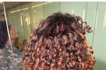 Cabelos acobreados são fáceis de manter e uma boa pedida para quem quer começar