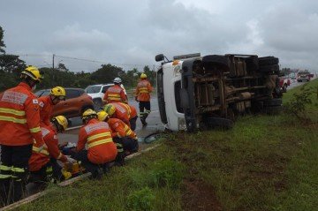Sinistro de tr&acirc;nsito ocorreu no N&uacute;cleo Bandeirante nesta ter&ccedil;a-feira  -  (crédito: Divulga&ccedil;&atilde;o/CBMDF)