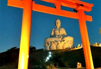 <p>A cidade de Ibiraçu, no Espírito Santo, atrai turistas por reunir uma natureza exuberante, com experiências espirituais únicas e tradições culturais marcantes. Afinal, ela traz um ambiente de acolhimento com o Mosteiro Zen e a maior estátua de Buda do Ocidente.</p>
 -  (crédito:  Divulgação) -<p>A cidade de Ibiraçu, no Espírito Santo, atrai turistas por reunir uma natureza exuberante, com experiências espirituais únicas e tradições culturais marcantes. Afinal, ela traz um ambiente de acolhimento com o Mosteiro Zen e a maior estátua de Buda do Ocidente.</p>
 -  (crédito:  Divulgação)