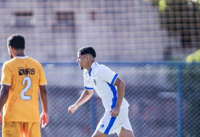 No fim de semana, o atacante Erick estreou pelo Real Brasília aos 17 anos: símbolo da evolução da juventude na elite do Distrito Federal -  (crédito: Júlio César Silva/Real Brasília)