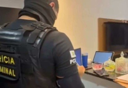  A análise dos celulares e notebooks apreendidos pela Polícia Civil nas casas dos técnicos investigados é considerada ponto-chave da investigação -  (crédito:  Reprodução/PCDF)