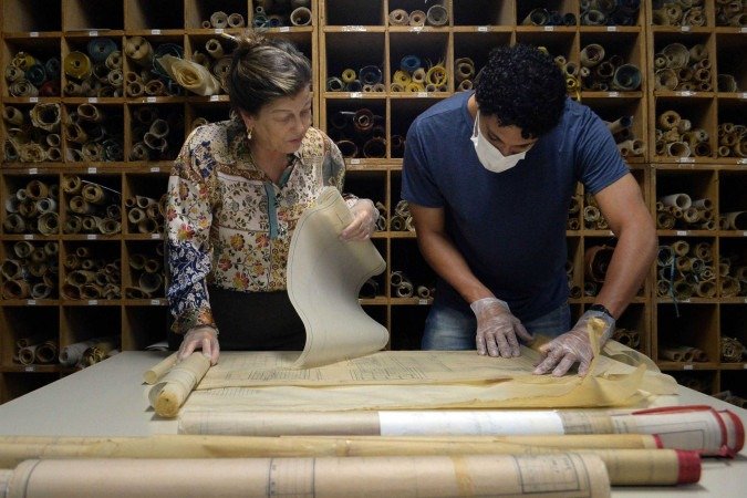 "Nossa fun&ccedil;&atilde;o n&atilde;o &eacute; apenas preservar documentos, mas produzir informa&ccedil;&atilde;o de valor para a popula&ccedil;&atilde;o", diz o arquivista Arthur Silva
