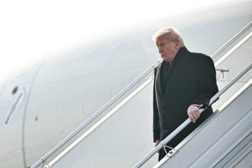 Fontes da imprensa norte-americana informam que Trump e os demais passageiros foram imediatamente transferidos para outra aeronave -  (crédito:  AFP)