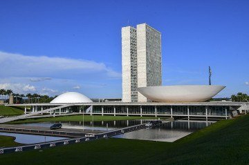 O projeto define como crime a conduta que manifeste ódio, desprezo ou aversão às mulheres, prevendo pena de dois a cinco anos de prisão, além de multa -  (crédito: Pedro França/Agência Senado)