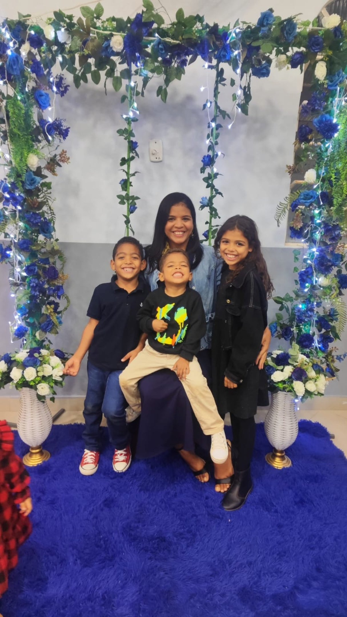 Wellitania Ferreira, com os filhos, Miguel, 7 anos, Gabriel, 4, e Ana Esther, 10 anos. Gabriel e Ana Esther tem anemia falciforme 