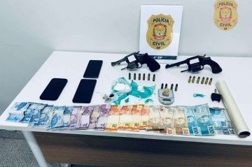 Segundo as investigações, a venda das drogas ocorria de forma contínua dentro do imóvel -  (crédito: PCDF/Divulgação)