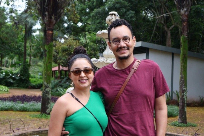 Os irmãos Paulo Gabriel e Jéssica dos Santos gostam de aproveitar a área verde