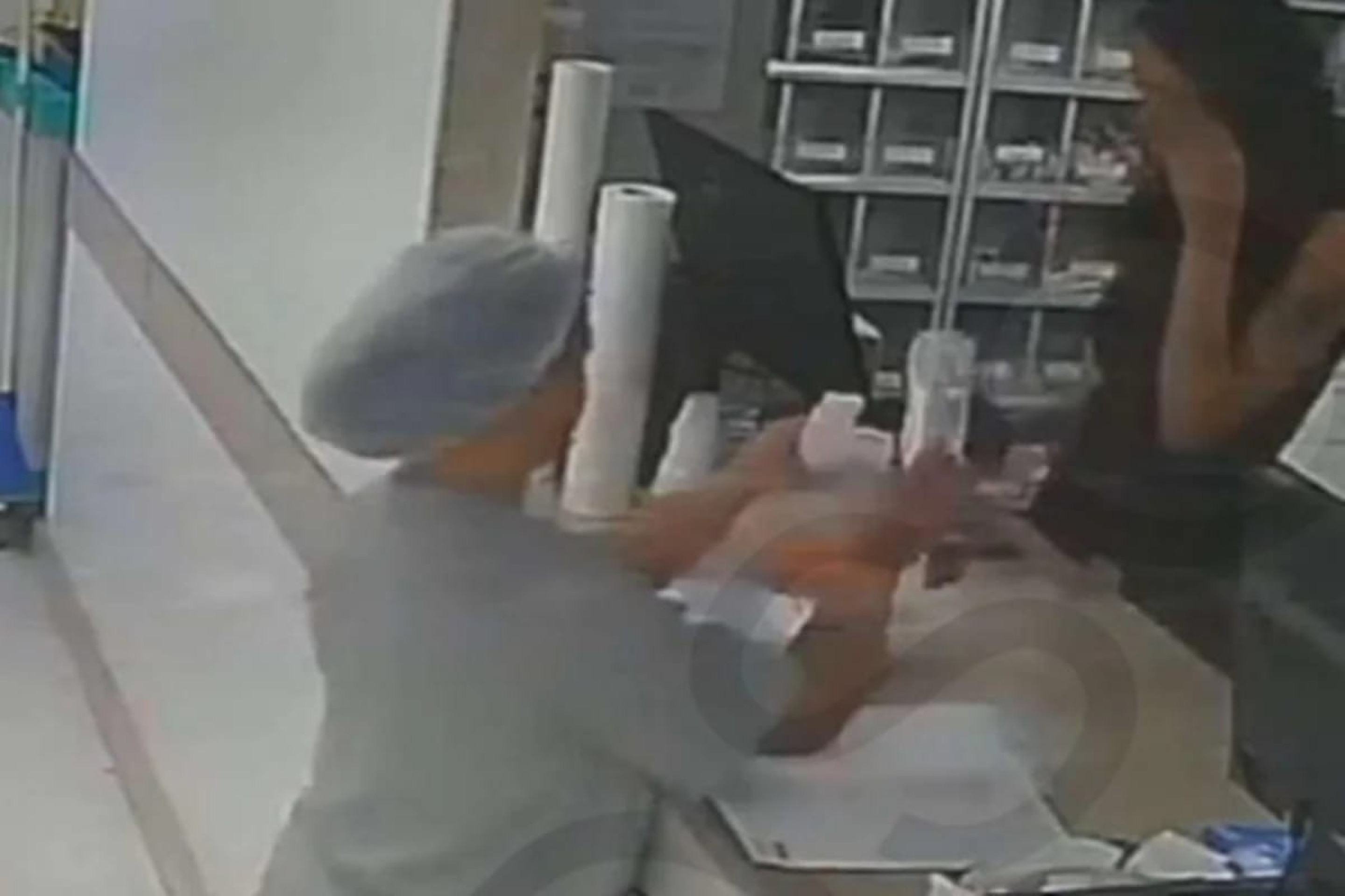 T&eacute;cnica de enfermagem em farm&aacute;cia de onde medicamentos foram levados