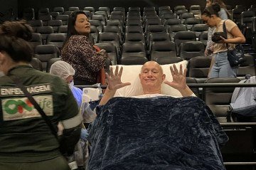 A sessão de cinema contou com a presença da família, para resgatar memórias e estimular a reconexão com a vida fora do hospital. O filme escolhido foi Tom e Jerry - (crédito: Divulgação) A sessão de cinema contou com a presença da família, para resgatar memórias e estimular a reconexão com a vida fora do hospital. O filme escolhido foi Tom e Jerry - (crédito: Divulgação)