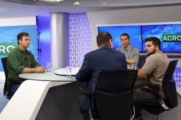 23/01/2026 Bruna Gaston CB/DA Press. CB Agro, presidente da associação de cachaças de brasília Igor Calvacante e João Chaves, produtor. Na bancada Carlos Alexandre de Souza e Roberto Fonseca
- (crédito: Bruna Gaston CB/DA Press) 23/01/2026 Bruna Gaston CB/DA Press. CB Agro, presidente da associação de cachaças de brasília Igor Calvacante e João Chaves, produtor. Na bancada Carlos Alexandre de Souza e Roberto Fonseca
- (crédito: Bruna Gaston CB/DA Press)