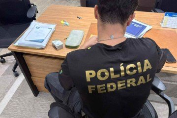 PF deflagra operação Barco de Papel para investigar crimes contra o Sistema Financeiro Nacional
- (crédito: Divulgação/Polícia Federal) PF deflagra operação Barco de Papel para investigar crimes contra o Sistema Financeiro Nacional
- (crédito: Divulgação/Polícia Federal)