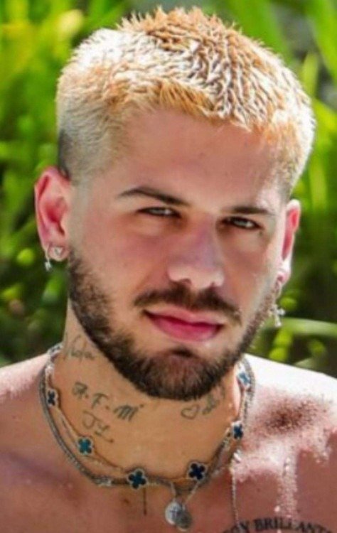 Zé Felipe 'foge' de clínica após descobrir procedimento em parte íntima -  (crédito: Reprodução/Instagram)