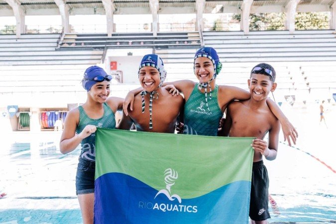 Projeto carioca une natação e educação para transformar vida de jovens em vulnerabilidade -  (crédito: Divulgação/ Assessoria Fundação Behring)