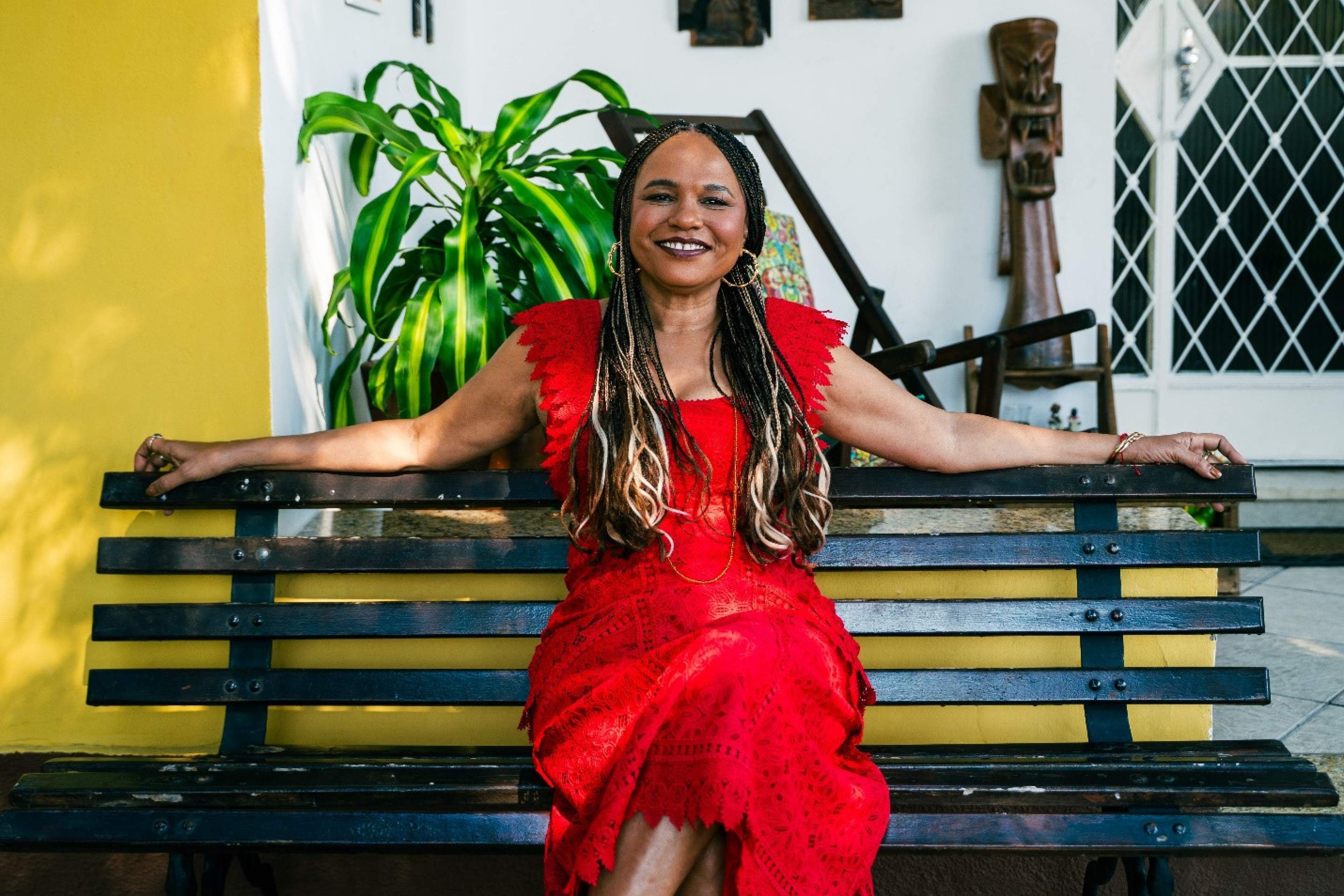 Cantora carioca homenageia Zeca Pagodinho em novo projeto