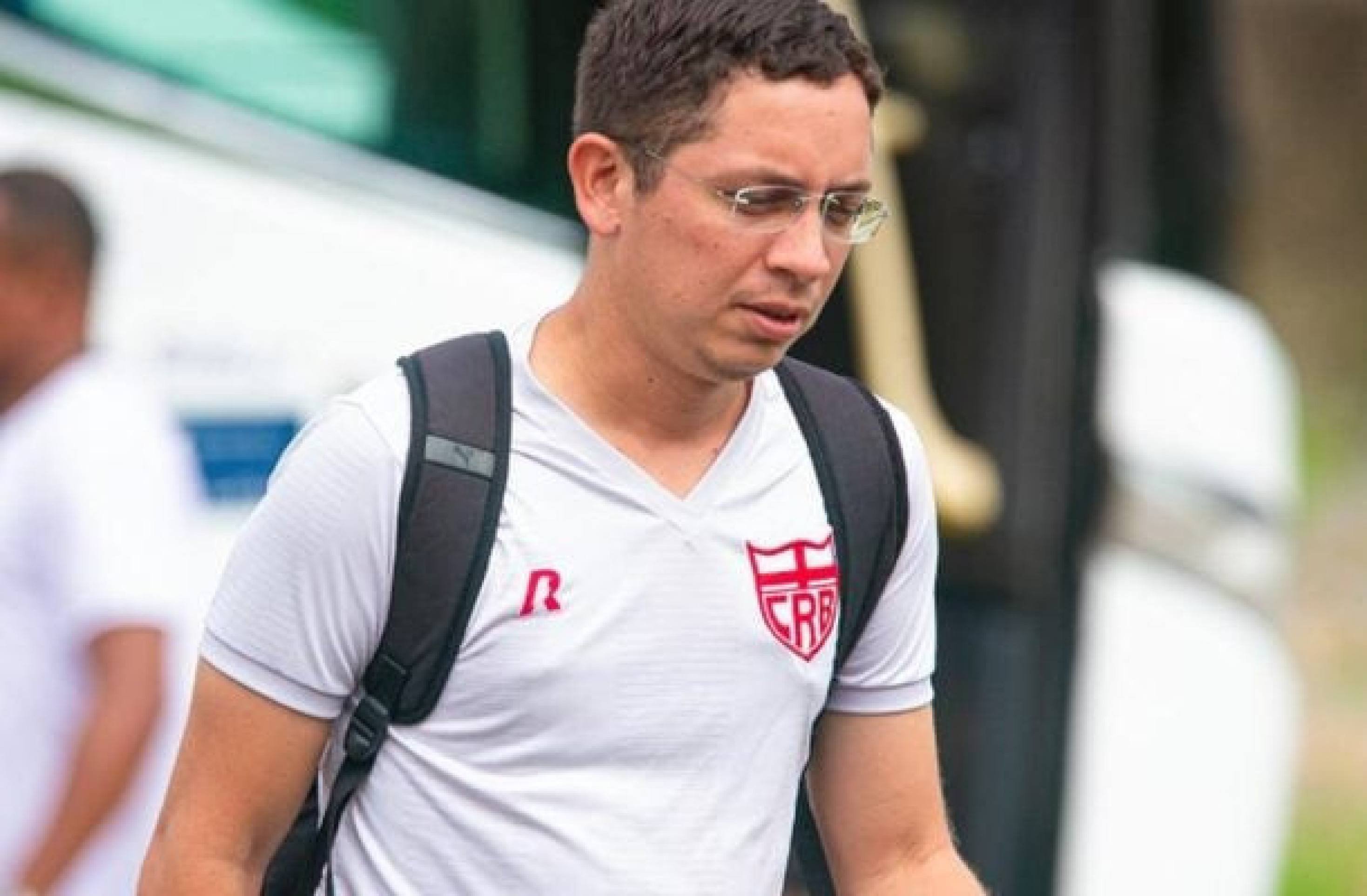 Funcionário não resistiu aos ferimentos do ataque enquanto esperava por transporte para ir ao CT do CRB - (crédito: Foto: Reprodução / Redes sociais) Funcionário não resistiu aos ferimentos do ataque enquanto esperava por transporte para ir ao CT do CRB - (crédito: Foto: Reprodução / Redes sociais)