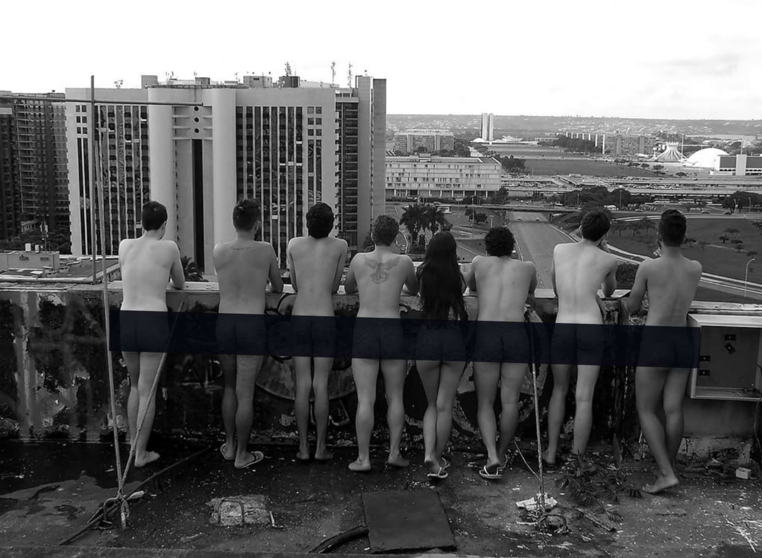 Exposi&ccedil;&atilde;o Abandonados (2015), fotografada nas ru&iacute;nas do Torre Palace