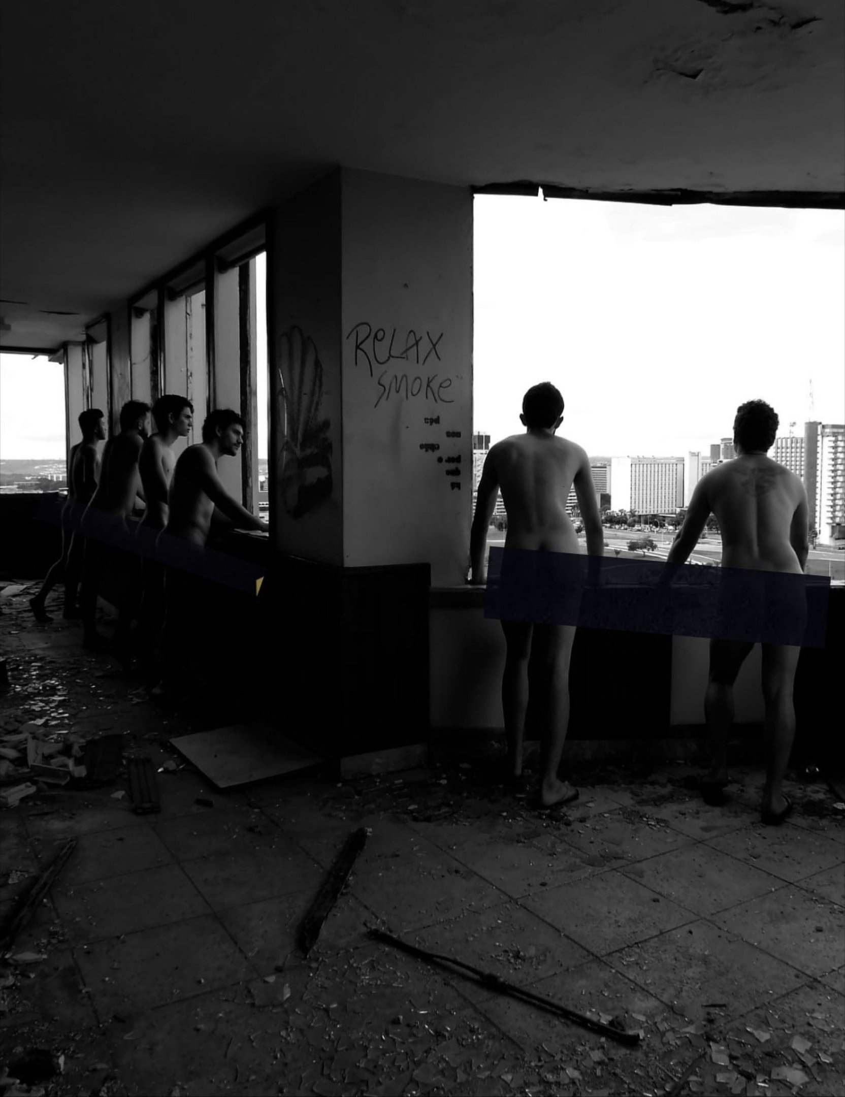 Exposi&ccedil;&atilde;o Abandonados (2015), fotografada nas ru&iacute;nas do Torre Palace