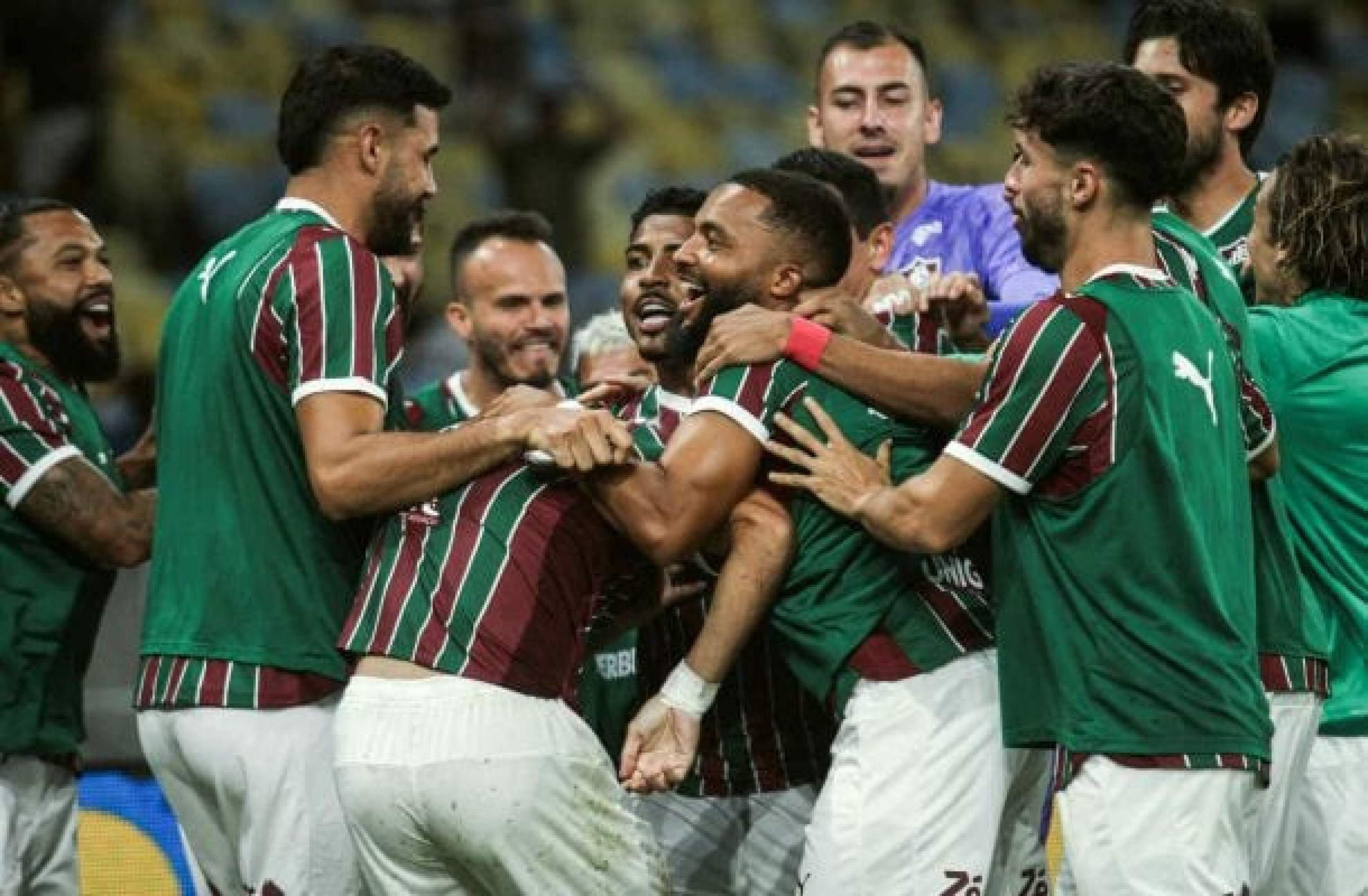 Vibração total do Fluminense na comemoração do gol de Serna, que abriu o placar neste 2 a 1, afundando o Flamengo no Carioca -  (crédito: Foto: Leonardo Brasil/Fluminense)