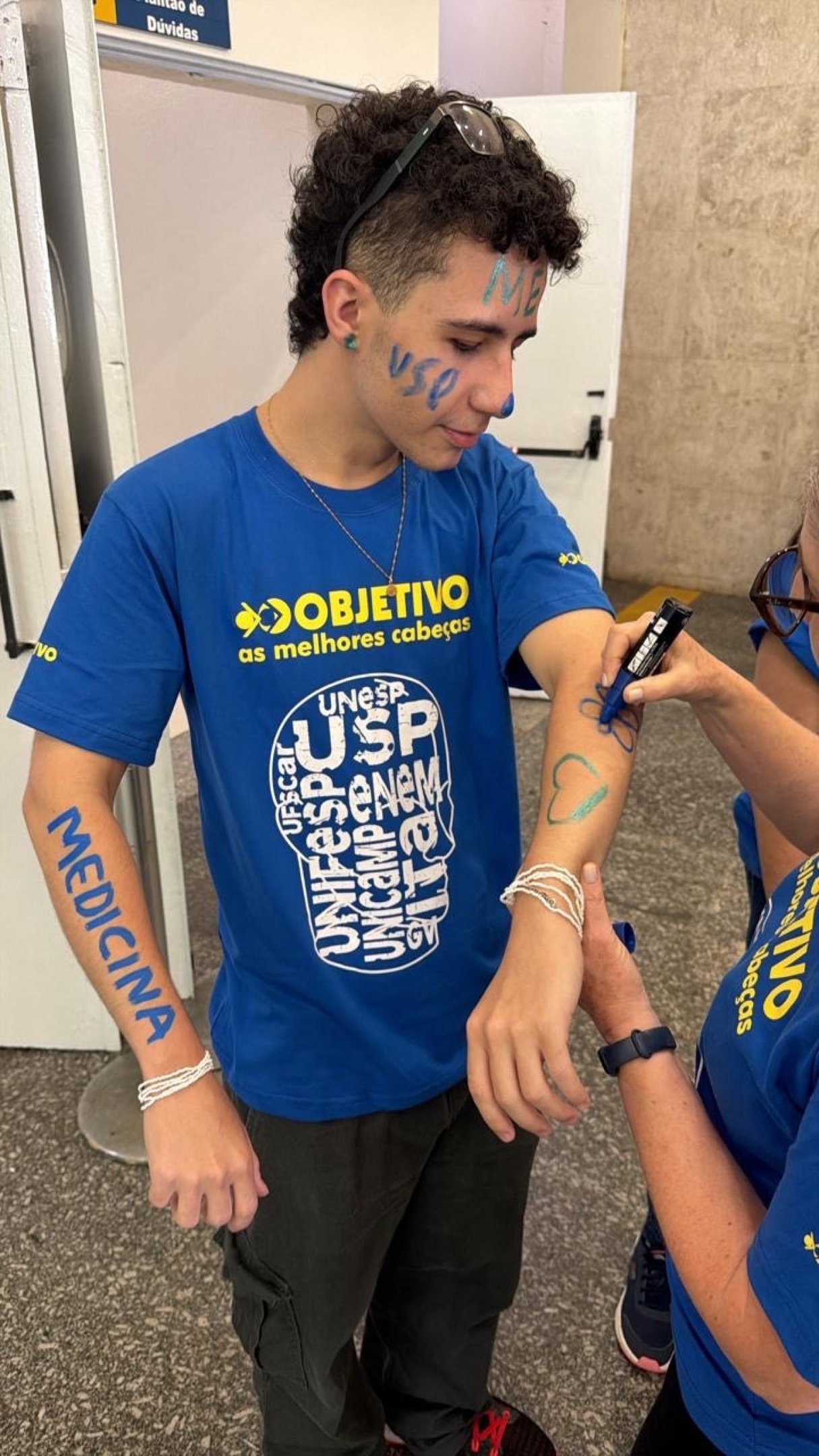 Estudante é aprovado em medicina na USP após falecimento da mãe