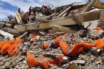 Exercício teve início imediatamente após a implosão da edificação - (crédito: Ed Alves/CB DA Press) Exercício teve início imediatamente após a implosão da edificação - (crédito: Ed Alves/CB DA Press)