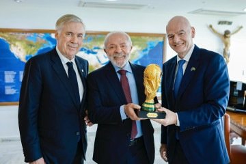 Petista recebe Ancelotti e presidente da Fifa no Planalto - (crédito: Ricardo Stuckert / PR) Petista recebe Ancelotti e presidente da Fifa no Planalto - (crédito: Ricardo Stuckert / PR)
