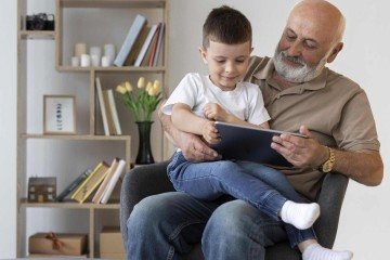 As atividades variaram entre tarefas mais práticas, como preparar refeições, levar à escola e cuidar de crianças doentes, até momentos de lazer, como brincar, participar de atividades recreativas e ajudar nas lições de casa - (crédito: Freepik) As atividades variaram entre tarefas mais práticas, como preparar refeições, levar à escola e cuidar de crianças doentes, até momentos de lazer, como brincar, participar de atividades recreativas e ajudar nas lições de casa - (crédito: Freepik)