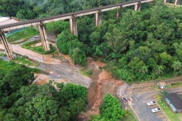 Extravasamento de água na mina da viga, em Congonhas (MG), não deixou vítimas, mas prefeitura analisa danos ambientais -  (crédito: Prefeitura de Congonhas)