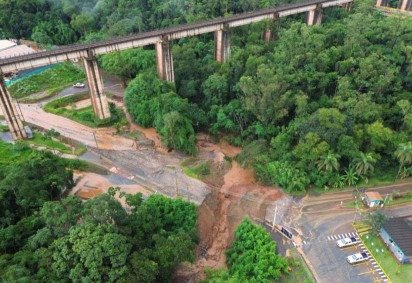 Extravasamento de água na mina da viga, em Congonhas (MG), não deixou vítimas, mas prefeitura analisa danos ambientais -  (crédito: Prefeitura de Congonhas)