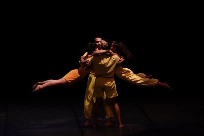 Companhia Entre Mundos fala de viver juntos no novo espetáculo Raízes em movimento