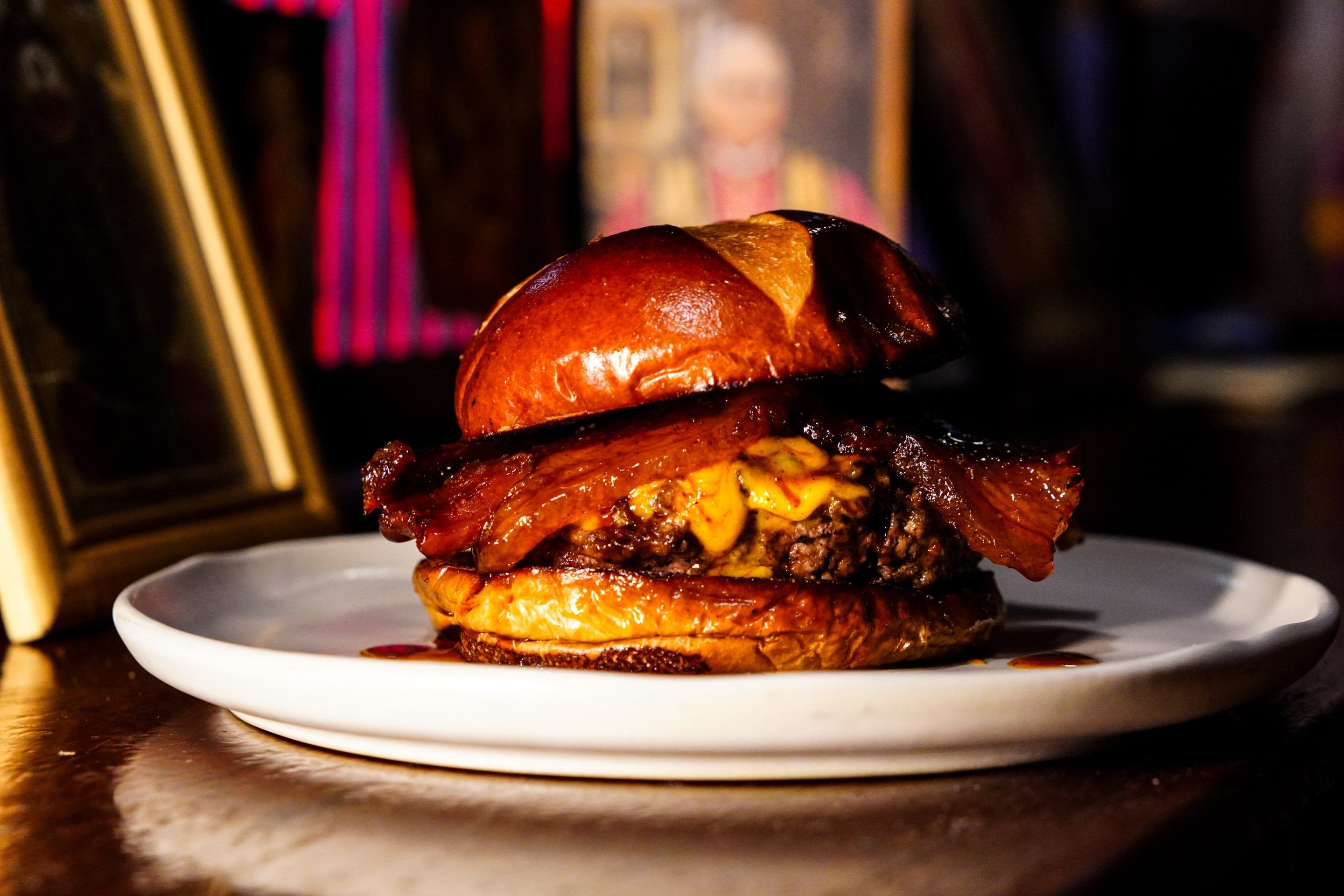 Hambúrguer autoral e artesanal? Confira as casas que valorizam o sanduíche